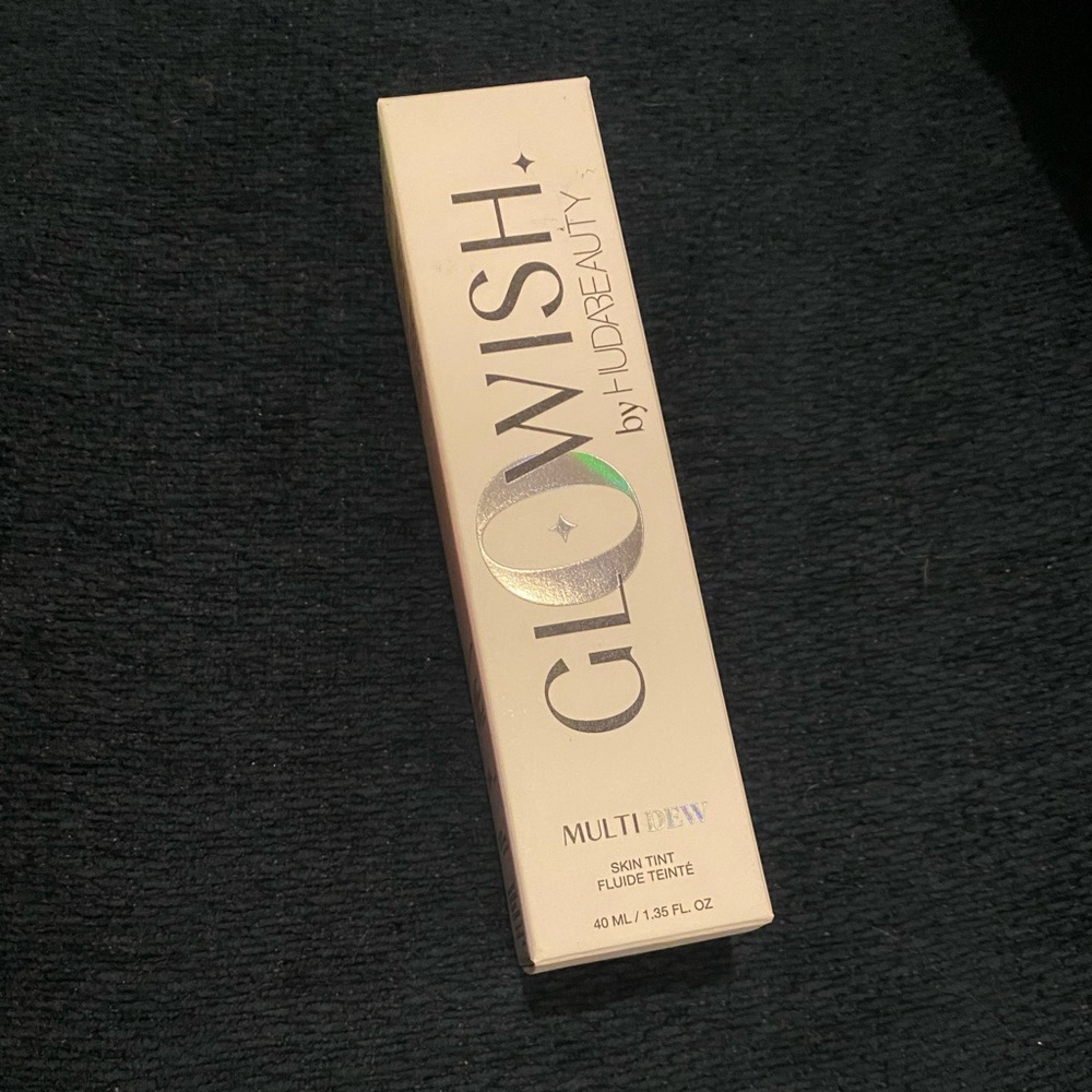 HudaBeauty Glowish Multidew in 04 light medium